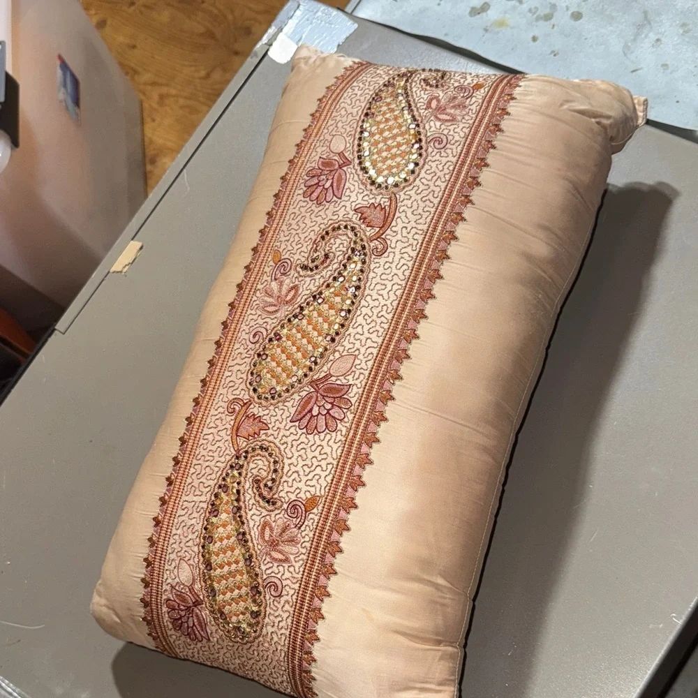 Embroidered Beige Pillow with Paisley Design - Picture 3 of 12